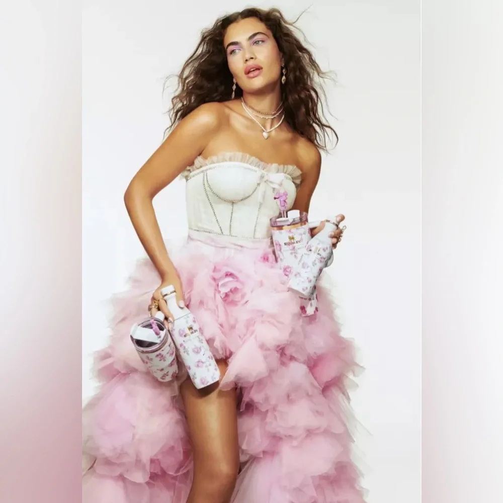 Stanley x LoveShackFancy All Day Slim Bottle 20 oz Ribbon Rosa - Picture 5 of 6